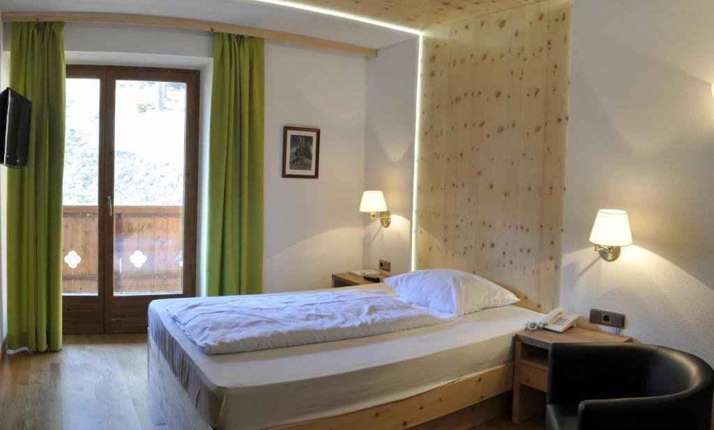 Hotel Pine Тирес Стая снимка