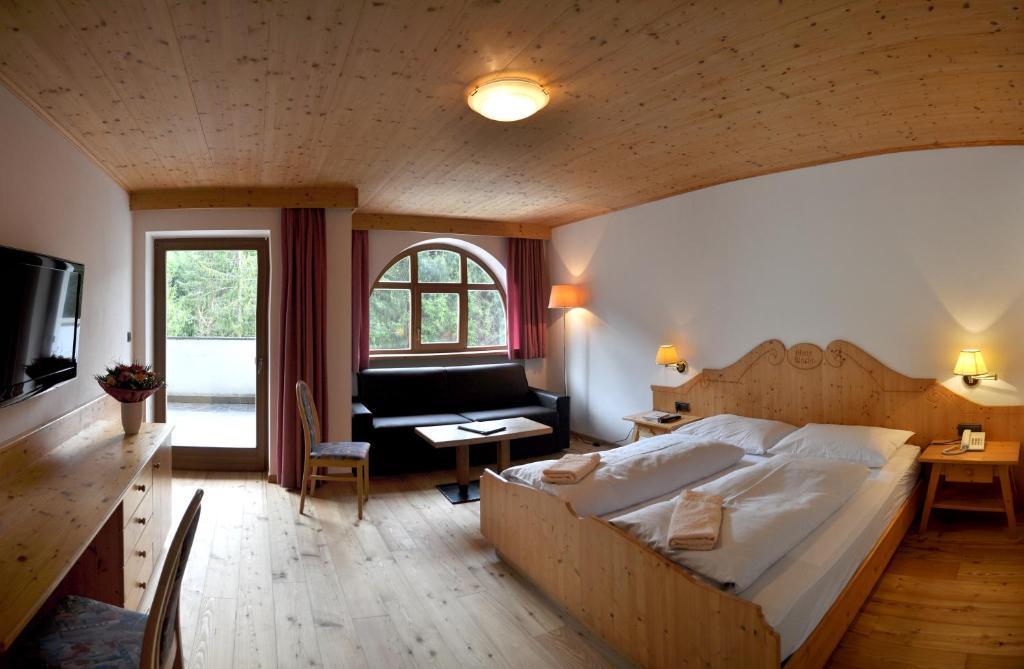 Hotel Pine Тирес Стая снимка