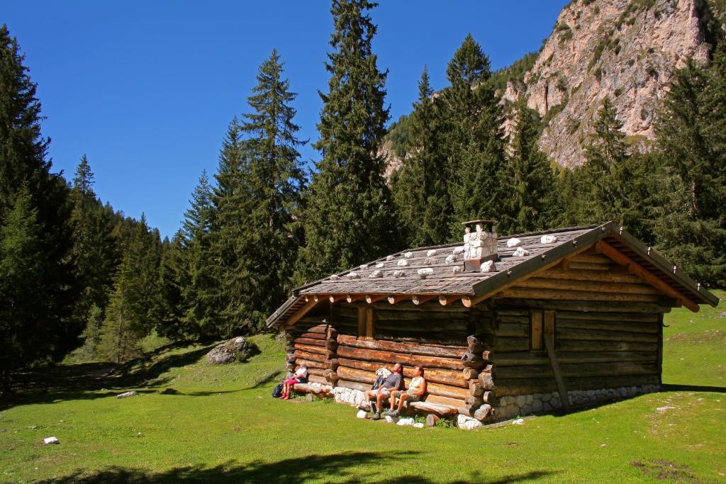 Hotel Pine Тирес Екстериор снимка