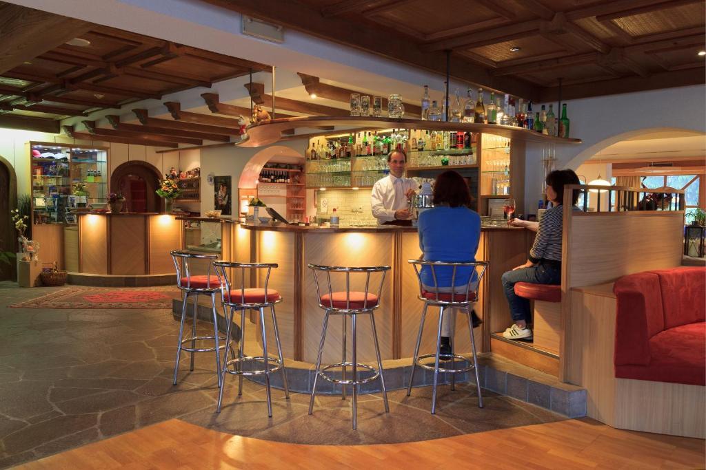 Hotel Pine Тирес Екстериор снимка