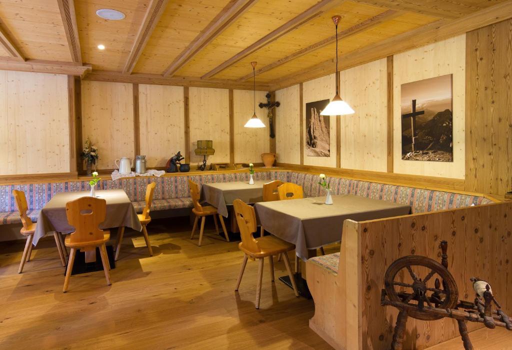 Hotel Pine Тирес Екстериор снимка